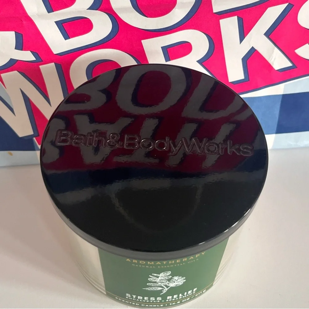 New Aromatherapy Stress Relief Eucalyptus + Spearmint bath and body works candle - Picture 2 of 4
